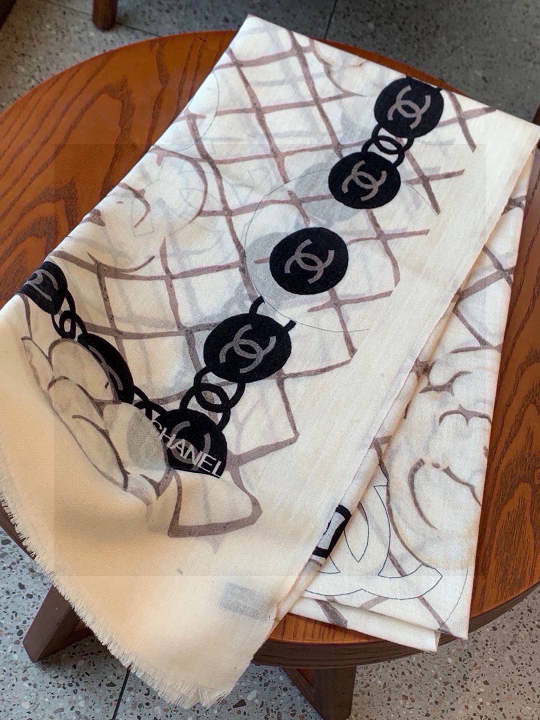 HERMES HERMES 25S SCARF 200 IN SILK 724722