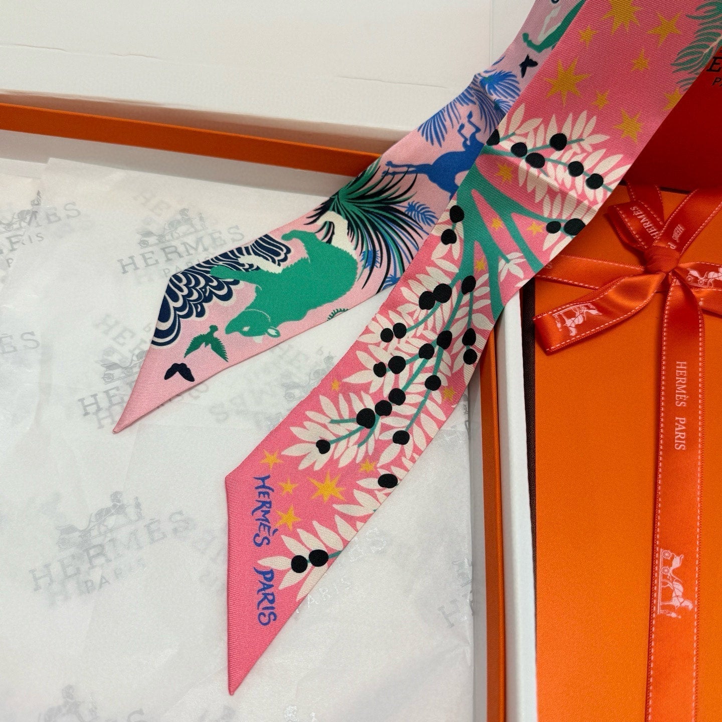HERMES HERMES 25S SILK NECKERCHIEF 86 IN SILK 714357