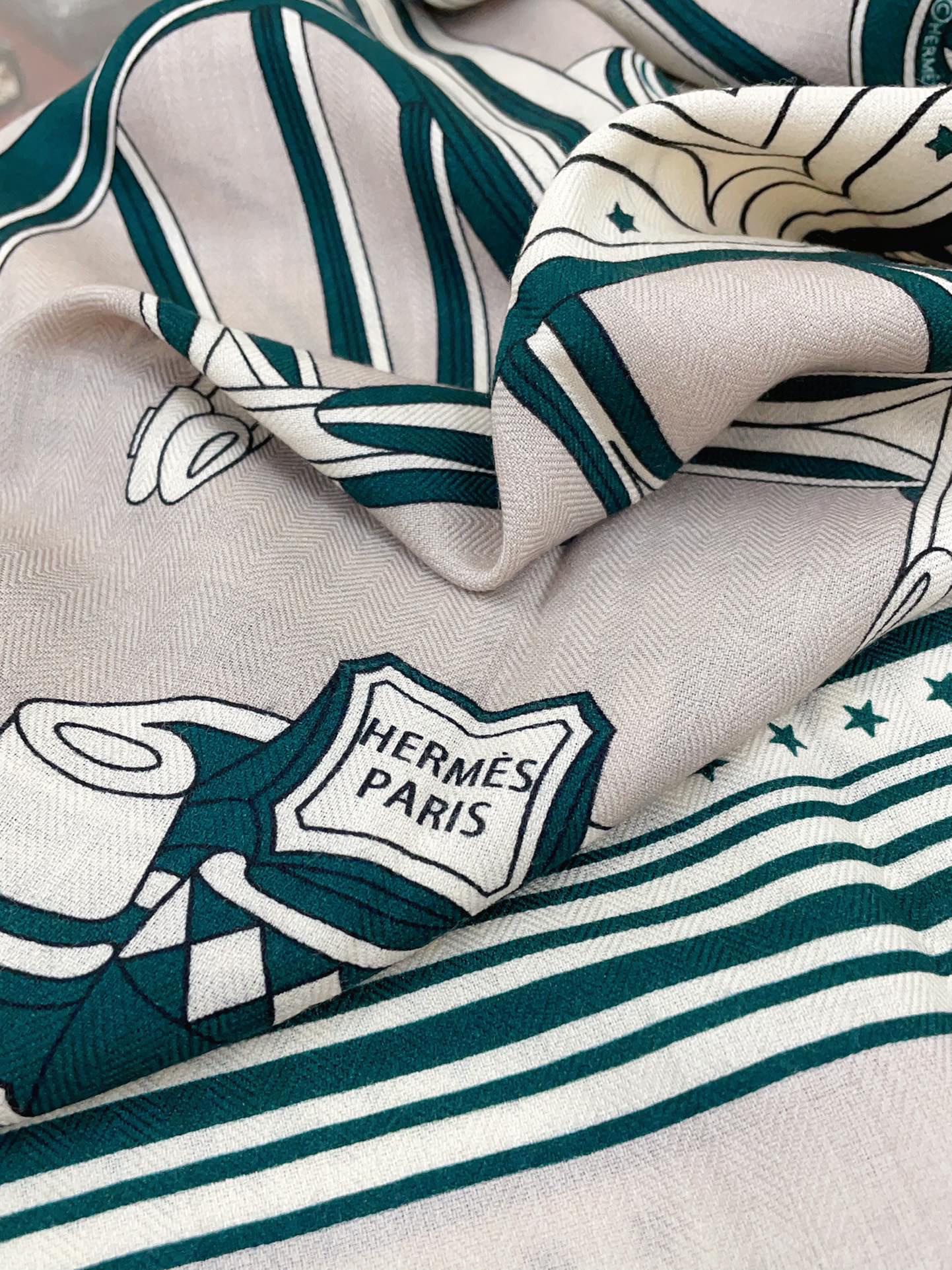 HERMES LES ROUES DE PHAETON BANDANA SHAWL 140 CM COLORFUL 385445